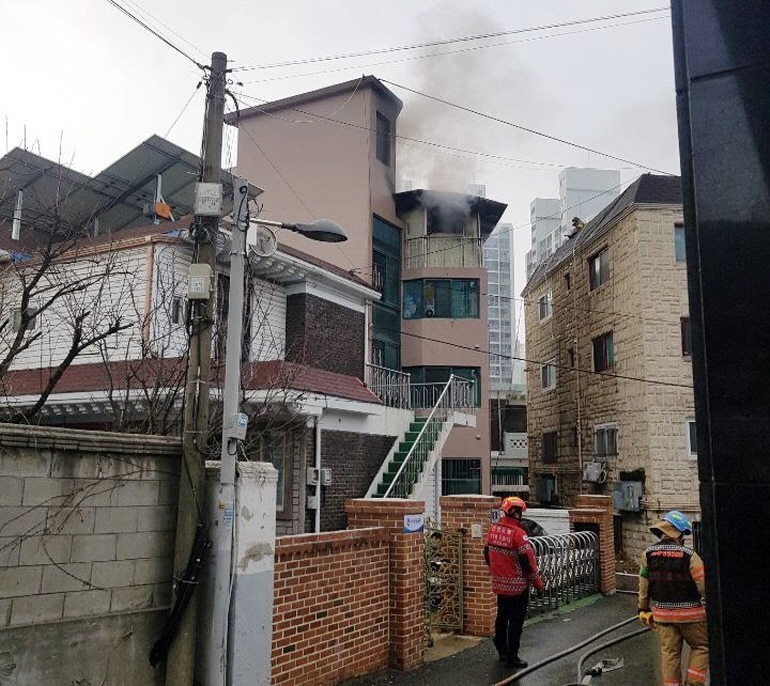인천 옥련동 다세대주택서 불(연합뉴스 제공)