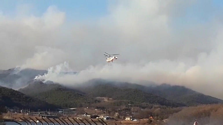 강화 진강산 뒤덮은 화재 연기 (연합뉴스 제공)