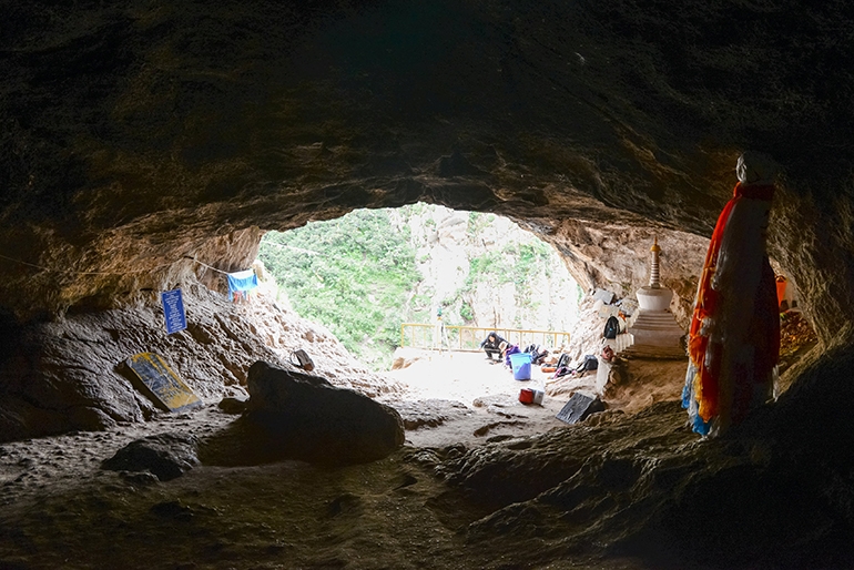 멸종 인류 데니소바인의 턱뼈 화석이 발견된 중국의 동굴[연합뉴스 제공]
