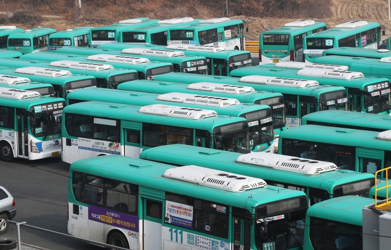 버스 정상운행...임금-요금 인상 등 합의 [사진/연합뉴스 제공]