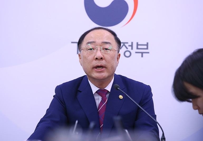 홍남기 "내년 최저임금 결정시 경제·고용 영향 고려해야"[연합뉴스제공]