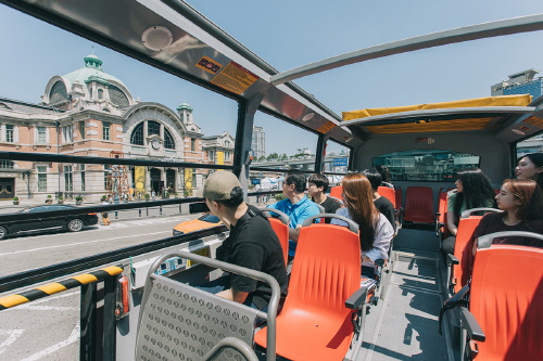 수험생 할인 이벤트를 진행하고 있는 서울시티투어 타이거버스