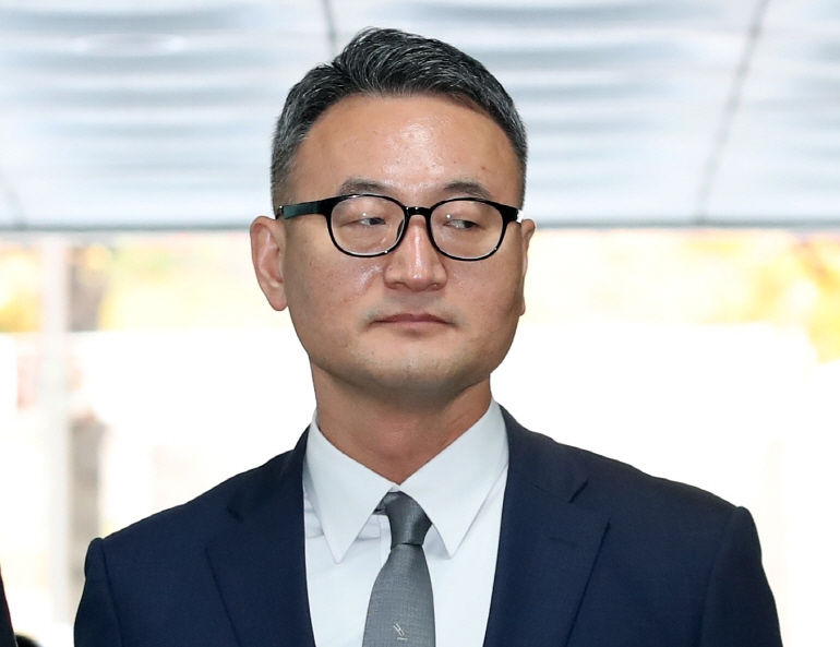 영장실질심사 출석하는 이동호 전 고등군사법원장 (연합뉴스 제공)