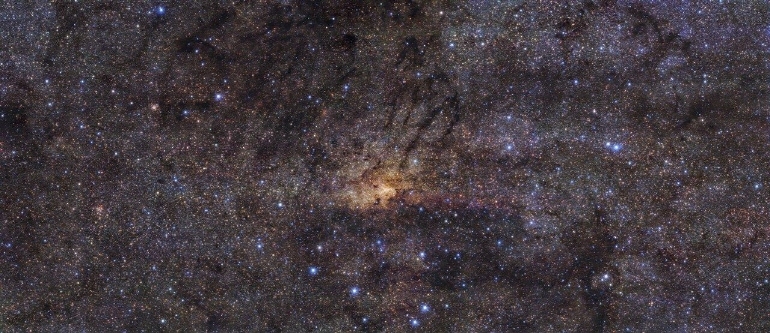 우리은하 중심부의 주요 성단을 확대한 장면[ESO/노게라스-라라 등 제공]