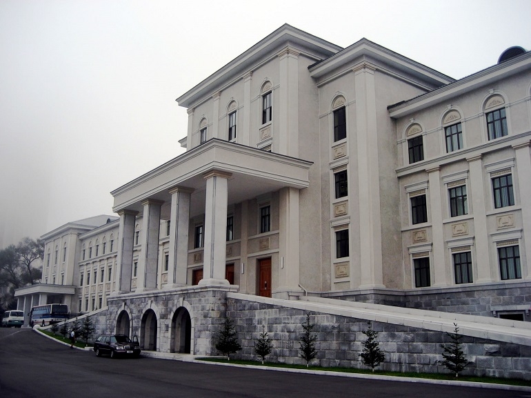 김일성종합대학 (Wikipedia)