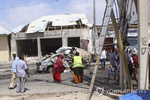 소말리아 모가디슈에서 발생한 폭탄 테러 현장[연합뉴스 제공]