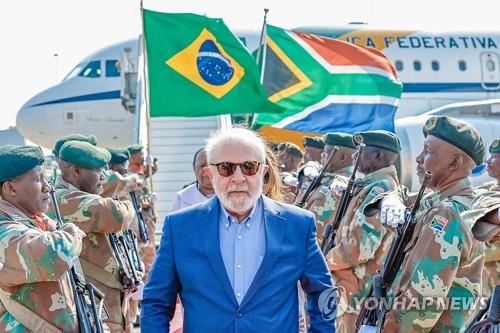 Presidente brasileiro Lula chega à África do Sul[AFP/브라질 대통령실 연합뉴스, 재판매 및 DB 금지]