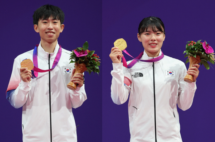 태권도 품새 개인전에서 금메달을 딴 강완진(왼쪽)과 차예은(항저우=연합뉴스)