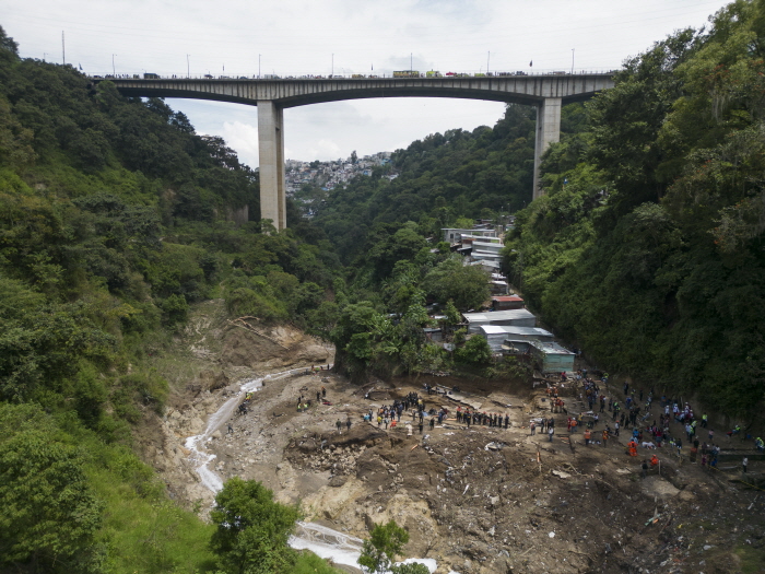 과테말라 폭우 피해 마을(과테말라시티 AP=연합뉴스)