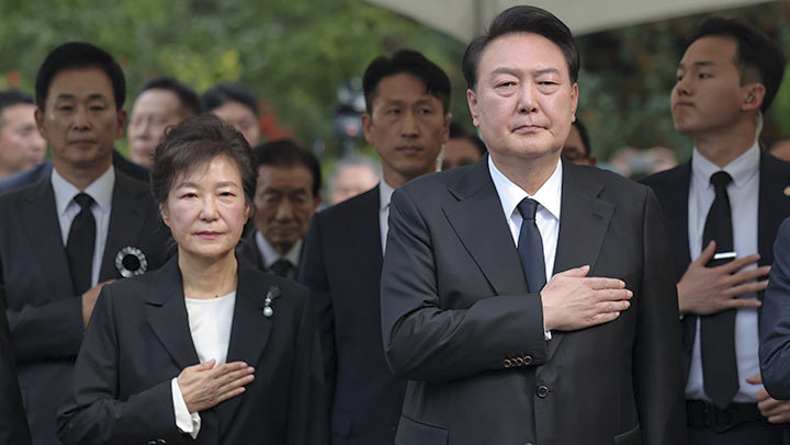 박정희 전 대통령 추도식에 함께한 윤석열 대통령과 박근혜 전 대통령(서울=연합뉴스) 