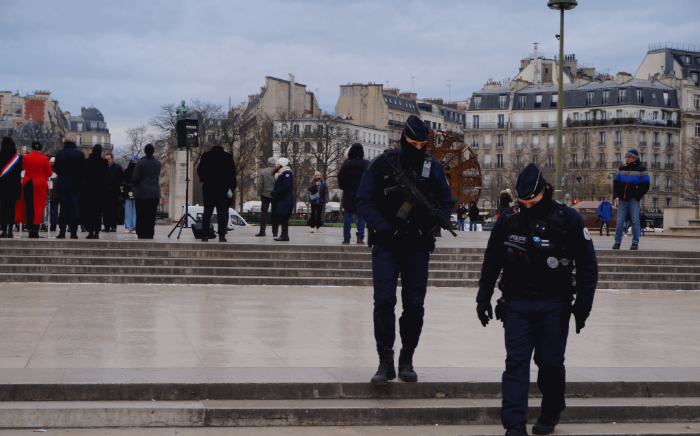 프랑스 파리의 트로카데로 광장에서 경찰들이 순찰을 돌고 있다[연합뉴스 제공]