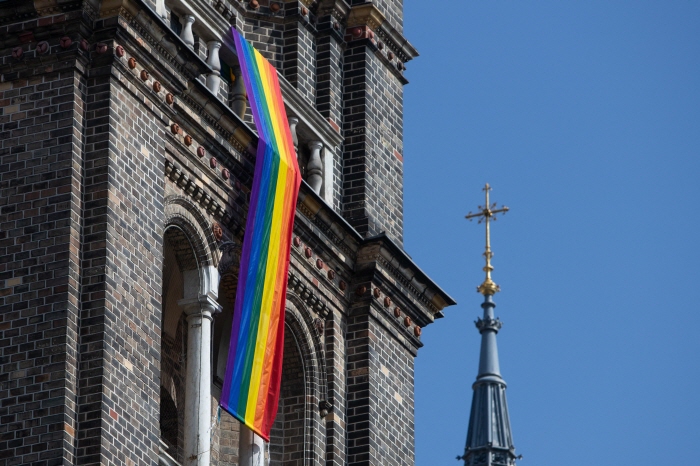 빈의 한 교회에 내걸린 LGBT의 상징 무지개 깃발[AFP 연합뉴스 자료사진. 재판매 및 DB 금지]