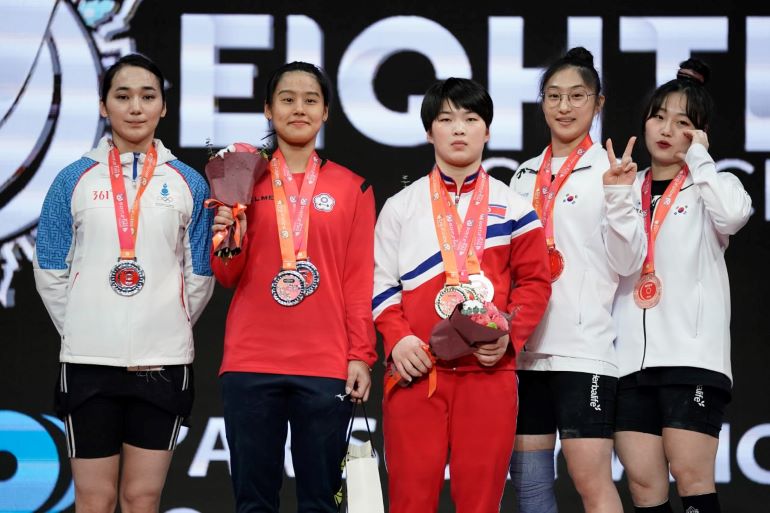 아시아역도선수권 여자 64㎏급 시상대에 오른 박민경과 한지안 [사진/연합뉴스]