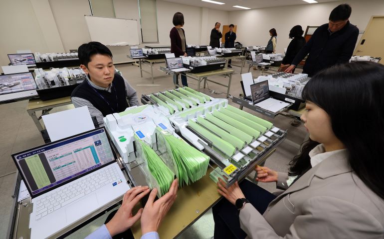 2024년 신형 투표지분류기 모의시험 [사진/연합뉴스]