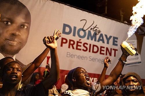 세네갈 대선 야권 연대 파예 후보 지지자들 [AFP 연합뉴스 자료사진. 재판매 및 DB 금지]
