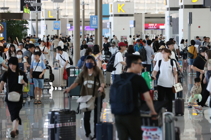 기사와 직접 관련 없음[붐비는 공항/연합뉴스 자료사진]