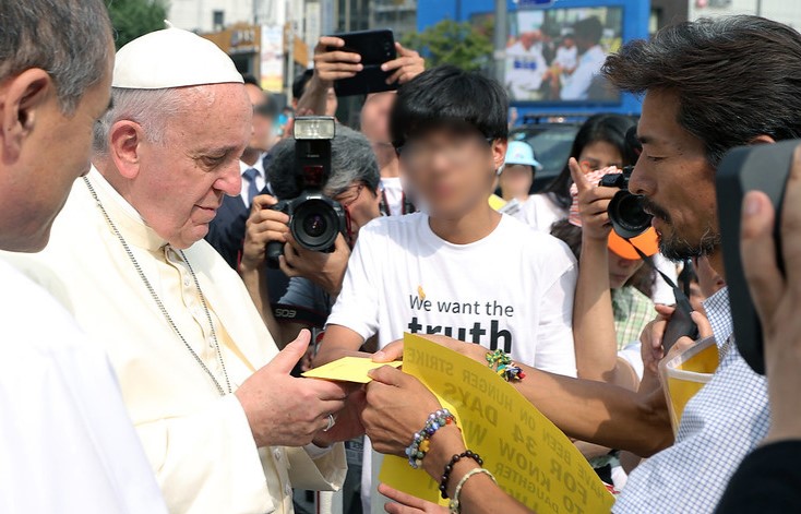 프란치스코 교황과 세월호 유족 [사진/Flickr]