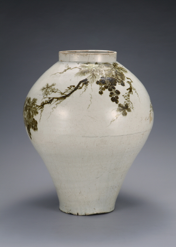 기사와 직접 관련 없음 [조선시대에 만들어진 백자 철화포도문 항아리/위키백과]