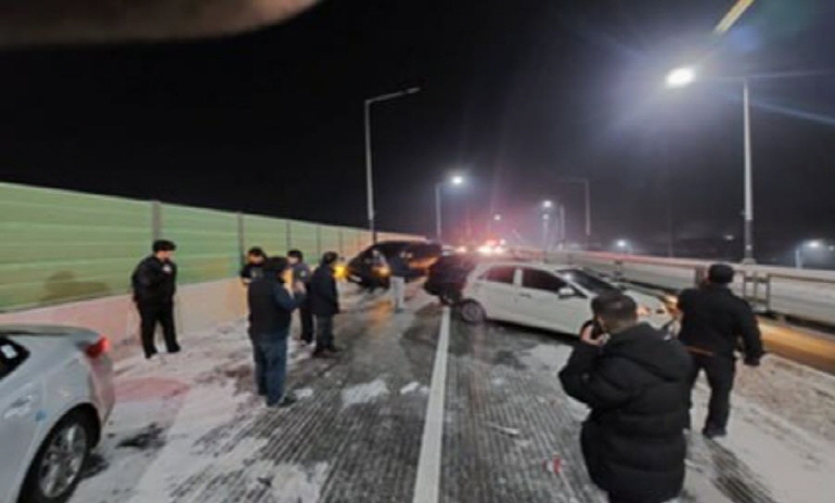 블랙아이스 추정 사고현장 [경기도소방재난본부 제공. 재판매 및 DB 금지]