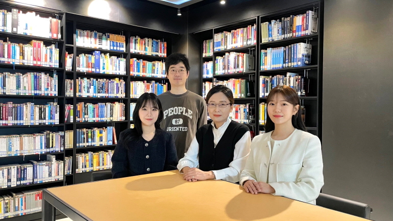 KAIST, 리튬이온 배터리용 전해질 용매 개발 왼쪽부터 송채은 박사과정, 최영우 석박사통합과정, 최남순 교수, 한승희 박사과정 [KAIST 제공. 재판매 및 DB 금지]