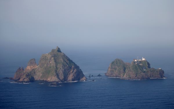 동해 상공에서 바라본 독도 [사진/연합뉴스]