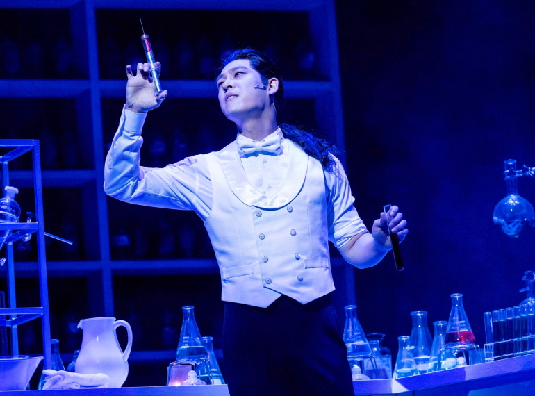 최재림 실험의 시작[제공=오디컴퍼니(주)]