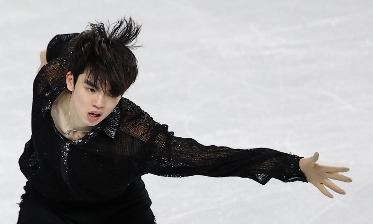 피겨 차준환이 서울 목동아이스링크에서 열린 2025 ISU(국제빙상경기연맹) 사대륙 피겨스케이팅 선수권 대회 남자 쇼트 프로그램에서 연기를 펼치고 있다. 2025.2.20 [연합뉴스 제공]