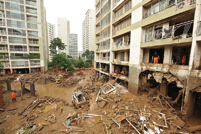 2011년 7월 우면산 산사태 복구 현장[위키미디어]