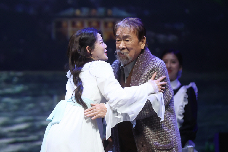 자신이 연출한 작품 출연하는 이순재/연합뉴스