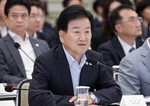 <b>정동영</b> "혐오·대결조장 '<b>주적</b>'용어 <b>대체</b>해야…경원선 복원재개"